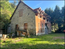 Propriété à rénover à AUBUSSON avec 3 961,00 m² proche centre-ville 	