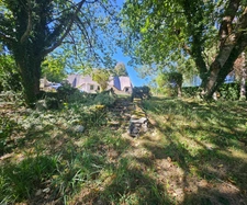 Chaumière avec pêcherie et terrain arboré