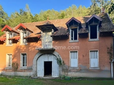 Propriété à rénover à AUBUSSON avec 3 961,00 m² proche centre-ville 	
