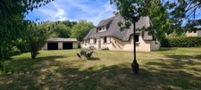 Chaumière avec pêcherie et terrain arboré