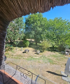 Chaumière avec pêcherie et terrain arboré