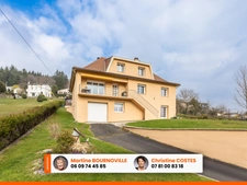 LA MONNERIE LE MONTEL : Grande maison entièrement rénovée