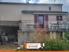 Maison avec terrasse panoramique, piscine sous dôme et grand terrain clos – secteur calme proche de Thouars