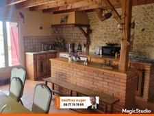 Maison avec terrasse panoramique, piscine sous dôme et grand terrain clos – secteur calme proche de Thouars