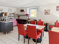 Dpt Ain (01), for sale in a serviced residence - PREVESSIN MOENS furnished T3 apartment 