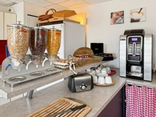 Dpt Ain (01), for sale in a serviced residence - PREVESSIN MOENS furnished T3 apartment 