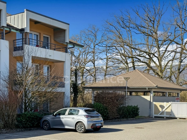 Dpt Ain (01), INVESTISSEMENT LOCATIF - LMNP géré à vendre PREVESSIN MOENS appartement T3 - 