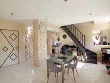 Maison + 2 appartements (T2)