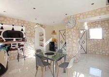 Maison + 2 appartements (T2)