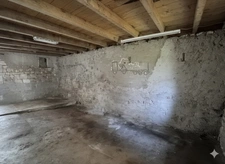 Ancien bâti à rénover avec dépendances – fort potentiel à Saint-Mary 16260