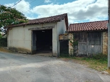 Ancien bâti à rénover avec dépendances – fort potentiel à Saint-Mary 16260
