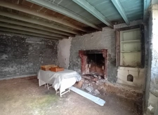 Ancien bâti à rénover avec dépendances – fort potentiel à Saint-Mary 16260