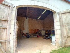 Ancien bâti à rénover avec dépendances – fort potentiel à Saint-Mary 16260