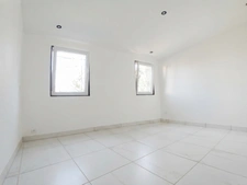 Maison + 2 appartements (T2)
