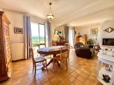 Maison à vendre à ORBEC (14), 4 chambres, Véranda, grand séjour, double garage, jardin arboré, vue dégagée