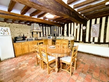 Élégante propriété normande du XIXᵉ siècle – Maison principale, Maison d’amis, dépendances, Parc Paysager