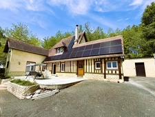 Maison normande en pierre et colombages – 150 m² – 4 chambres – Terrain de 767 m² – Val-de-Vie (14140)