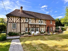 Maison normande de caractère de 121 m² avec 4 chambres, vie de plain-pied, Le Mesnil-Guillaume (14100), à moins de 10 minutes de Lisieux.