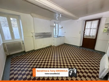 CHARMANTE MAISON DE VILLAGE AVEC GARAGE – ENVIRONNEMENT PAISIBLE – SAINT-PIERRE-EN-AUGE (14170)