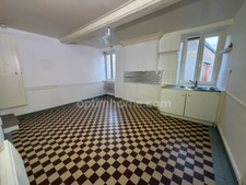 CHARMANTE MAISON DE VILLAGE AVEC GARAGE – ENVIRONNEMENT PAISIBLE – SAINT-PIERRE-EN-AUGE (14170)