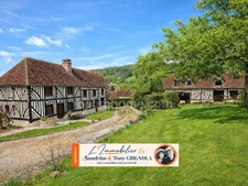 Élégante propriété normande du XIXᵉ siècle – Maison principale, Maison d’amis, dépendances, Parc Paysager