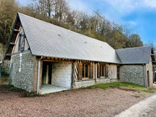 ANCIEN PRESSOIR À USAGE DE DÉPENDANCE - TERRAIN DE 5300m²