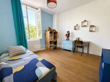 MAISON DE MAÎTRE – 5 CHAMBRES –DEPENDANCE AVEC GARAGE – VUE DÉGAGÉE SUR LA VALLÉE – ENTRE FERVAQUES ET LISIEUX