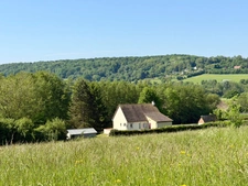 Maison avec vie de plain-pied, 3 chambres, sous-sol complet et terrain de 5 000 m² - Proche Lisieux