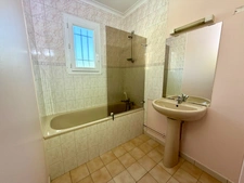 Maison avec vie de plain-pied, 3 chambres, sous-sol complet et terrain de 5 000 m² - Proche Lisieux