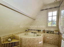 Maison à vendre à ORBEC (14), 4 chambres, Véranda, grand séjour, double garage, jardin arboré, vue dégagée