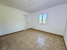 Maison avec vie de plain-pied, 3 chambres, sous-sol complet et terrain de 5 000 m² - Proche Lisieux