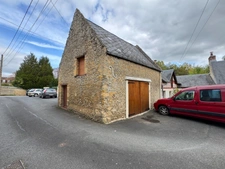 CHARMANTE MAISON DE VILLAGE AVEC GARAGE – ENVIRONNEMENT PAISIBLE – SAINT-PIERRE-EN-AUGE (14170)