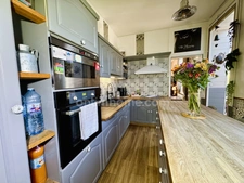 Maison bourgeoise 6 chambres – 216 m² – Jardin arboré, garage et prestations de qualité