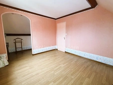 Maison de 6 pièces avec 4 chambres, double salon et sous-sol complet – Livarot Pays d’Auge (14140)