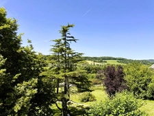 MAISON DE MAÎTRE – 5 CHAMBRES –DEPENDANCE AVEC GARAGE – VUE DÉGAGÉE SUR LA VALLÉE – ENTRE FERVAQUES ET LISIEUX