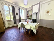 MAISON DE MAÎTRE – 5 CHAMBRES –DEPENDANCE AVEC GARAGE – VUE DÉGAGÉE SUR LA VALLÉE – ENTRE FERVAQUES ET LISIEUX