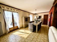 Maison à vendre à Glos (14100), 130 m², 4 chambres, jardin paysager et grand sous-sol, proche Lisieux