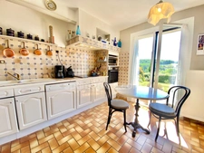 Maison à vendre à ORBEC (14), 4 chambres, Véranda, grand séjour, double garage, jardin arboré, vue dégagée