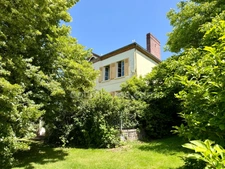 MAISON DE MAÎTRE – 5 CHAMBRES –DEPENDANCE AVEC GARAGE – VUE DÉGAGÉE SUR LA VALLÉE – ENTRE FERVAQUES ET LISIEUX