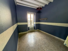 CHARMANTE MAISON DE VILLAGE AVEC GARAGE – ENVIRONNEMENT PAISIBLE – SAINT-PIERRE-EN-AUGE (14170)