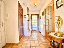 Maison à vendre à ORBEC (14), 4 chambres, Véranda, grand séjour, double garage, jardin arboré, vue dégagée