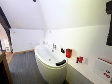 MAISON DE MAÎTRE – 5 CHAMBRES –DEPENDANCE AVEC GARAGE – VUE DÉGAGÉE SUR LA VALLÉE – ENTRE FERVAQUES ET LISIEUX