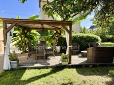 Maison bourgeoise 6 chambres – 216 m² – Jardin arboré, garage et prestations de qualité