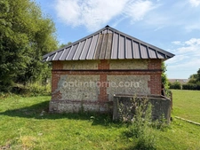 ANCIEN BÂTIMENT AGRICOLE AVEC PROJET DE RÉHABILITATION ET DE RENOVATION - VALORBIQUET (14290)