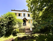 MAISON DE MAÎTRE – 5 CHAMBRES –DEPENDANCE AVEC GARAGE – VUE DÉGAGÉE SUR LA VALLÉE – ENTRE FERVAQUES ET LISIEUX