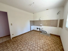 Maison avec vie de plain-pied, 3 chambres, sous-sol complet et terrain de 5 000 m² - Proche Lisieux