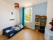 MAISON DE MAÎTRE – 5 CHAMBRES –DEPENDANCE AVEC GARAGE – VUE DÉGAGÉE SUR LA VALLÉE – ENTRE FERVAQUES ET LISIEUX