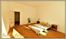 Digne-les-Bains, dans un quartier central, bel appartement traversant, 3 pièces de 84m2 très lumineux, avec balcon et grande cave.