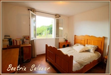 A Mallemoison à 10mn au sud de Digne-les-Bains, maison de 96m² datant de 2011, ainsi qu'un studio indépendant de 37 m² sur 986 m² de terrain, avec garage et grand cellier.