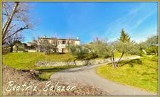 A Digne-les-Bains, grande maison familiale de 215 m², 9 pièces, double garage, abri camping-car, cave, dépendances sur un terrain de 4891 m².
